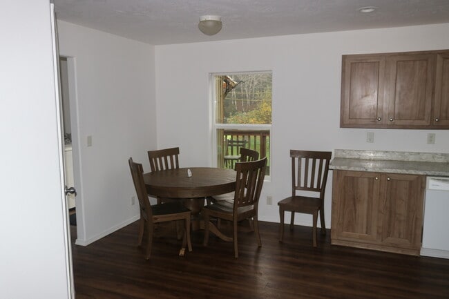 Building Photo - 2736 WA-109