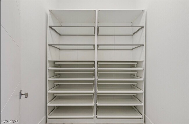 Building Photo - 47 Pristine Glen St