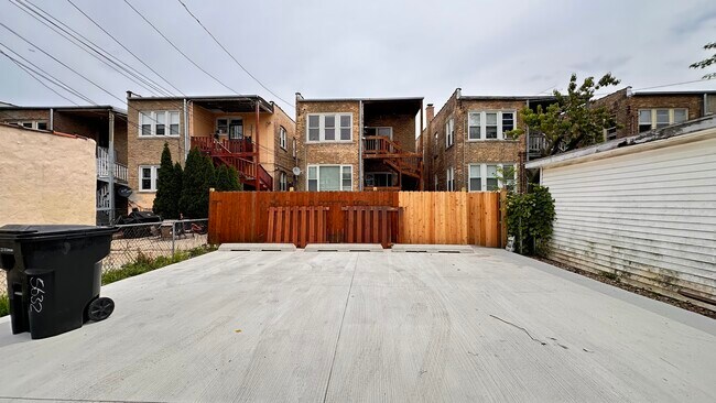 Building Photo - 5632 N St Louis Ave