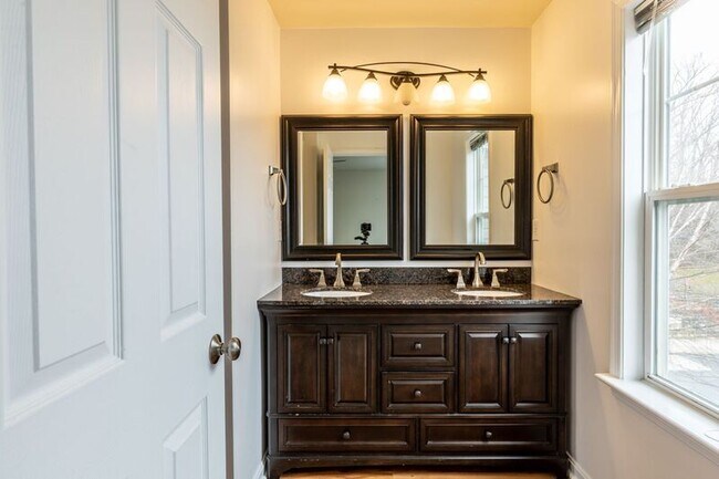 Building Photo - 2455 N Berkshire Rd