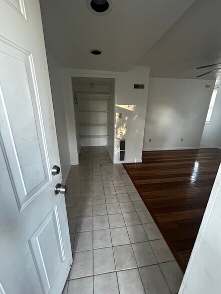 Building Photo - 106 Lynnwood Ave