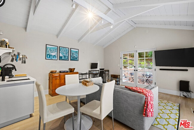 Building Photo - 9520 Gloaming Dr