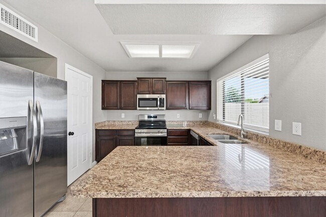 Building Photo - 5531 E Elena Ave