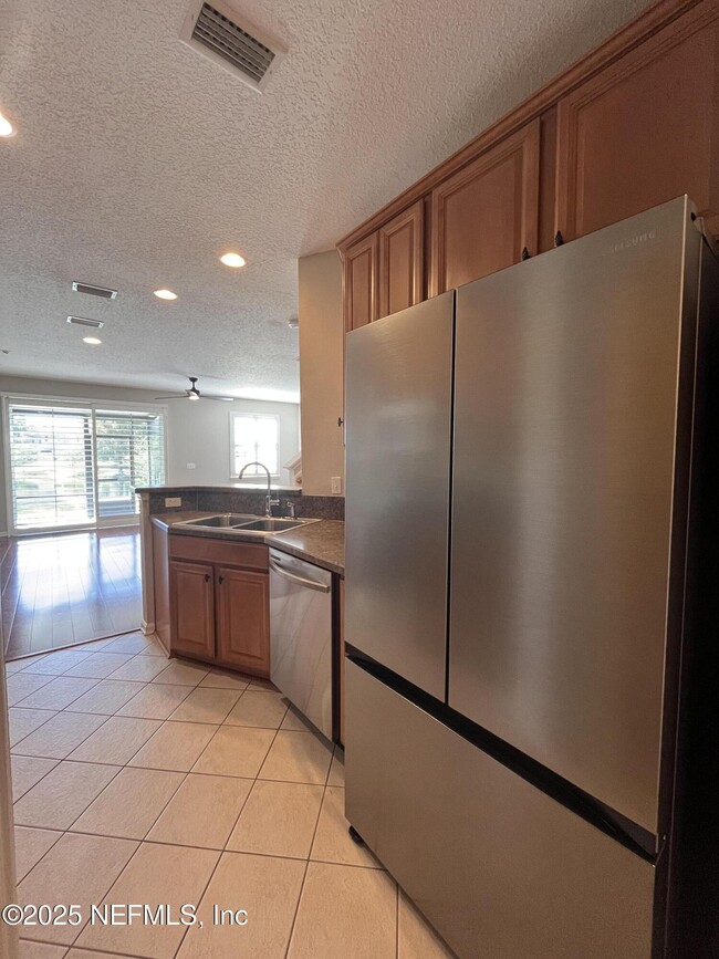 Building Photo - 3875 Buckthorne Dr