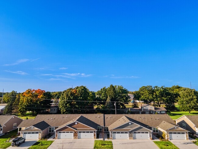 Building Photo - Redwood Hartland
