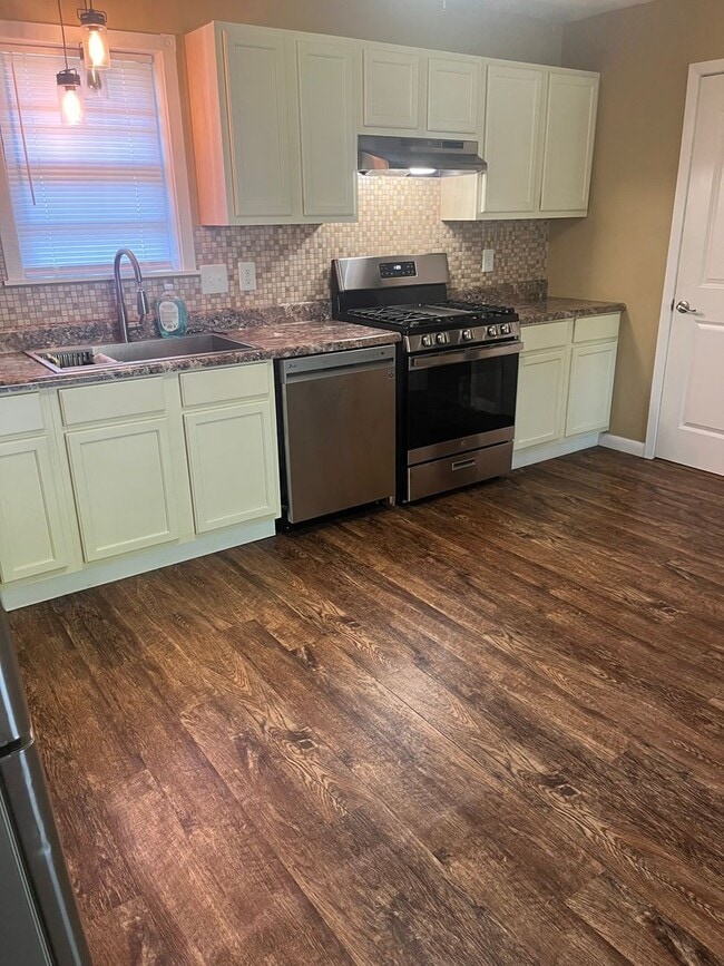 Building Photo - Convenient Jacksonville Location