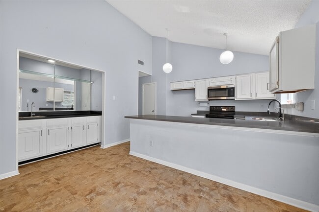 Building Photo - 2818 Crest Park Dr