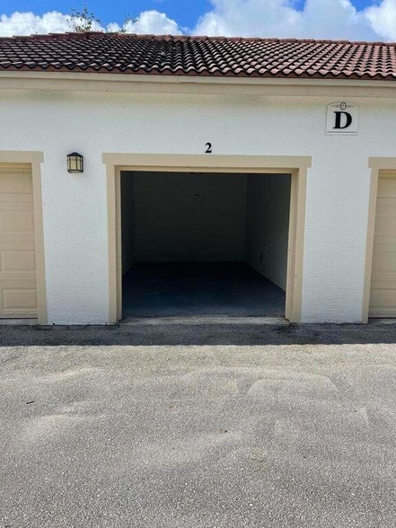 Building Photo - 549 SE Prescott Pl