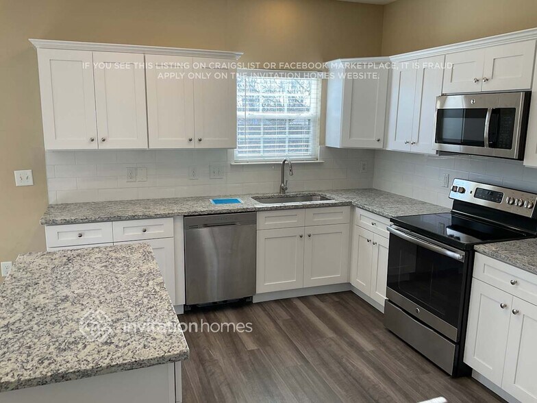 Building Photo - 849 Hedgepath Terrace