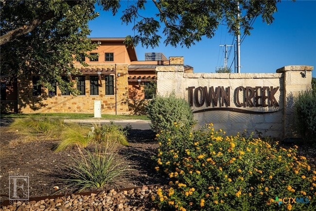 Building Photo - 961 N Academy Ave