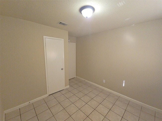 Building Photo - 919 Progreso Dr