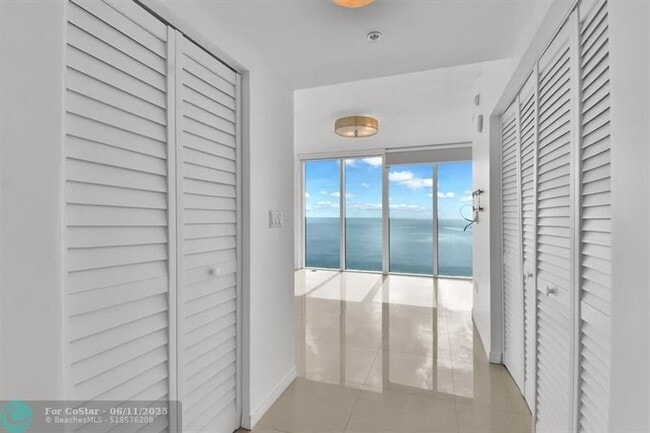 Building Photo - 16699 Collins Ave