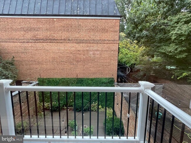Building Photo - 602 H St SW