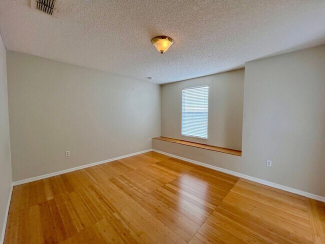 Building Photo - Beautiful 4 Bedroom Home in Maple Chase – Cypress Woods, Poinciana, FL