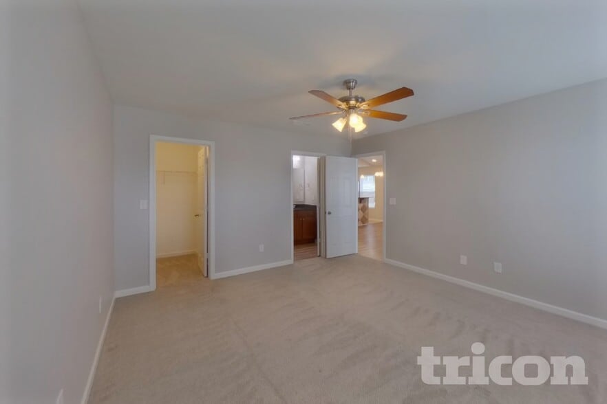 Building Photo - 4201 Broadstairs Dr SW