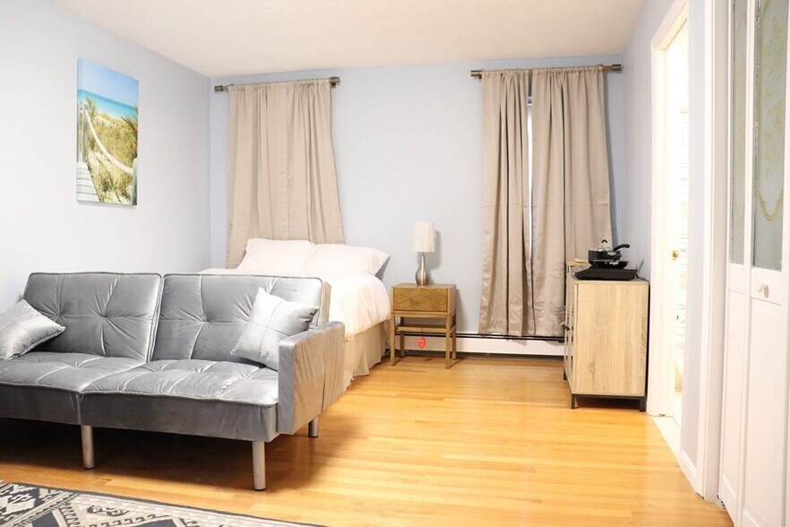 Building Photo - 12 Regent St