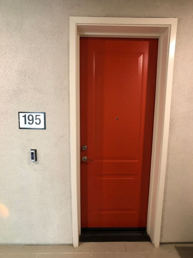 Building Photo - 195 Bowery