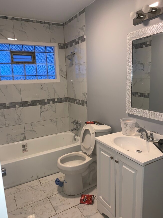 Building Photo - 16023 Circle Dr
