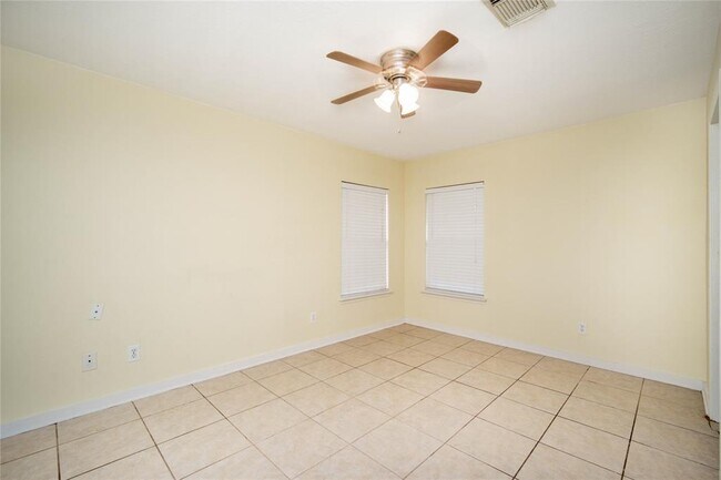 Building Photo - 16518 Lazy Ridge Rd