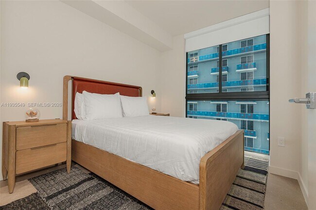 Building Photo - 11 NE 6th St