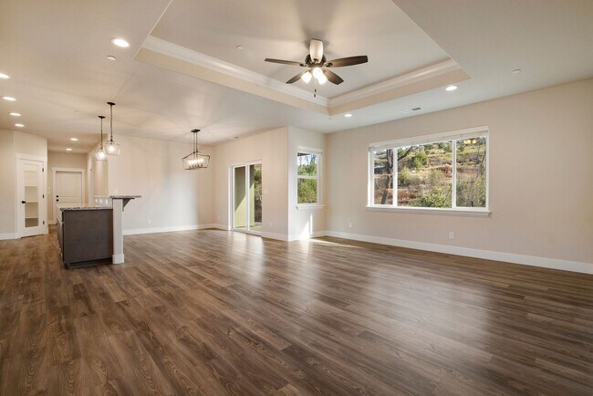 Building Photo - Discover your dream rental just minutes off the Skyway in beautiful Paradise