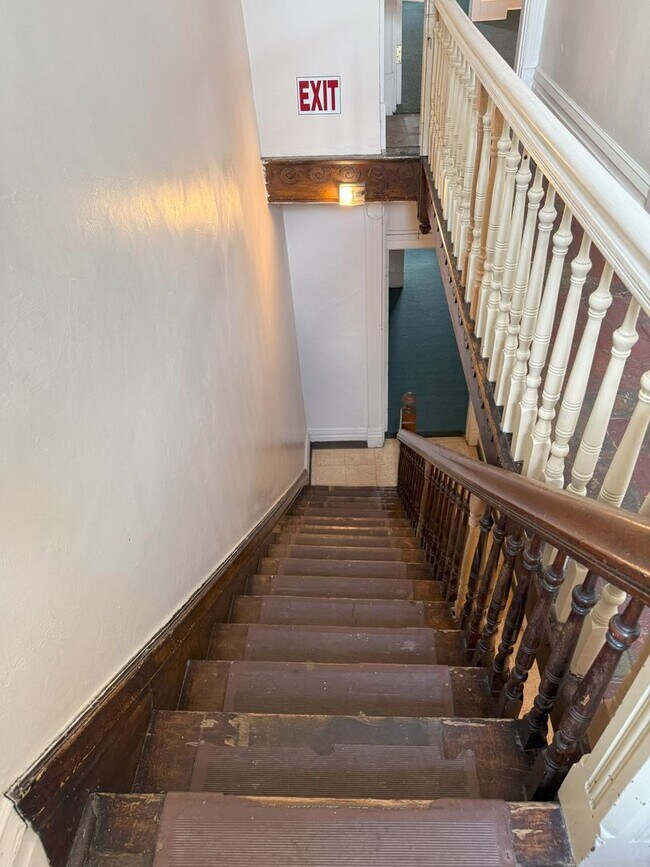 Building Photo - 413 Semple St