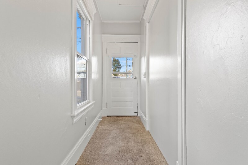 Building Photo - 912-914 Bank St