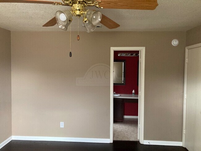 Building Photo - 3202 Blackburn Dr