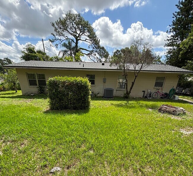 Building Photo - 550 Forest Lake Dr