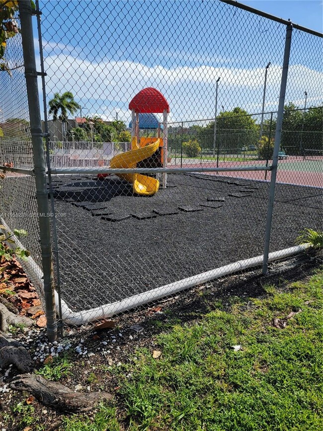 Building Photo - 5112 NW 79th Ave