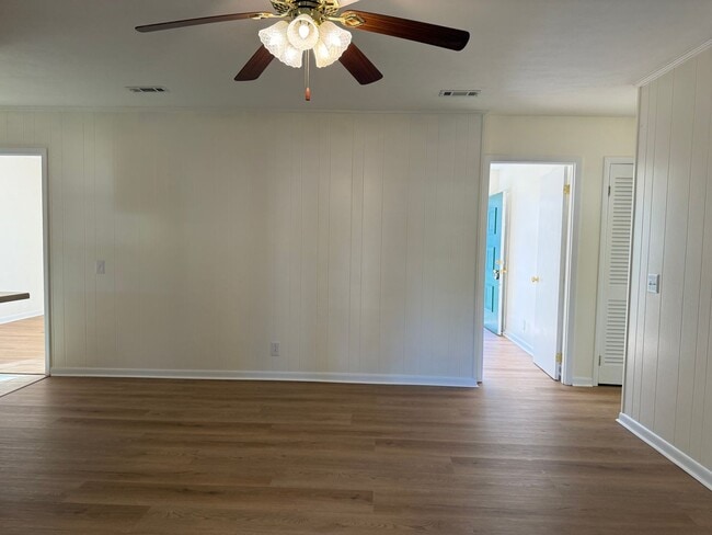 Building Photo - Available NOW-  103 Meadowlark-1/2 Off the first month rent with a 12-month lease