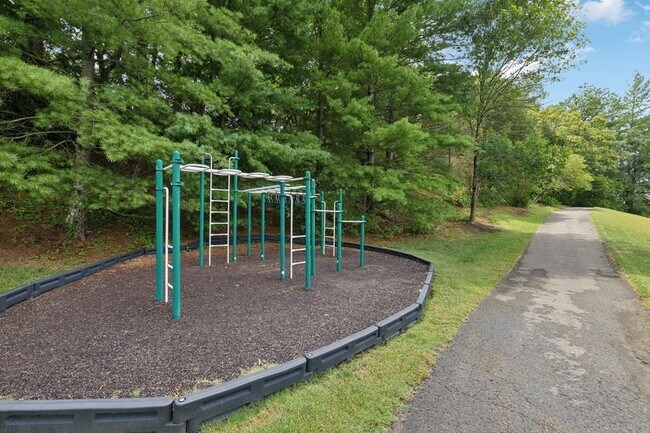 Building Photo - 1414 Chantilly Ln