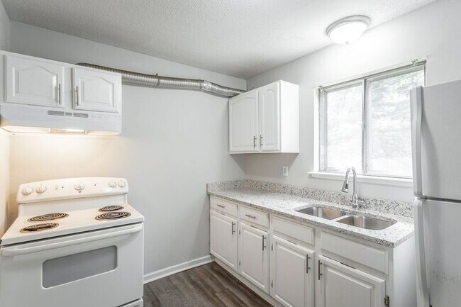 Building Photo - 4405 Delashmitt Rd