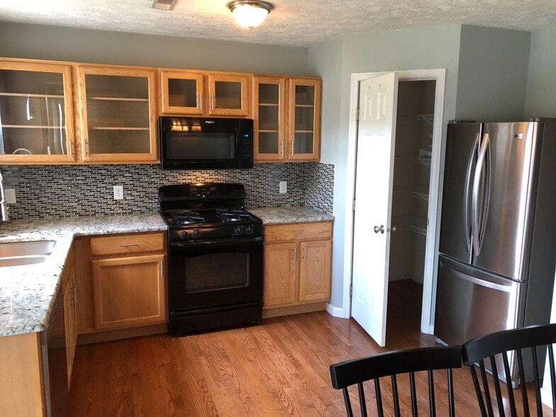 Building Photo - 5330 Ivandale Dr