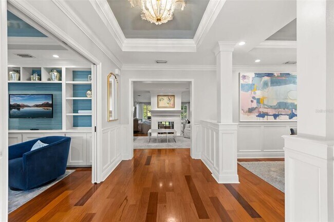 Building Photo - 2220 Vía Tuscany