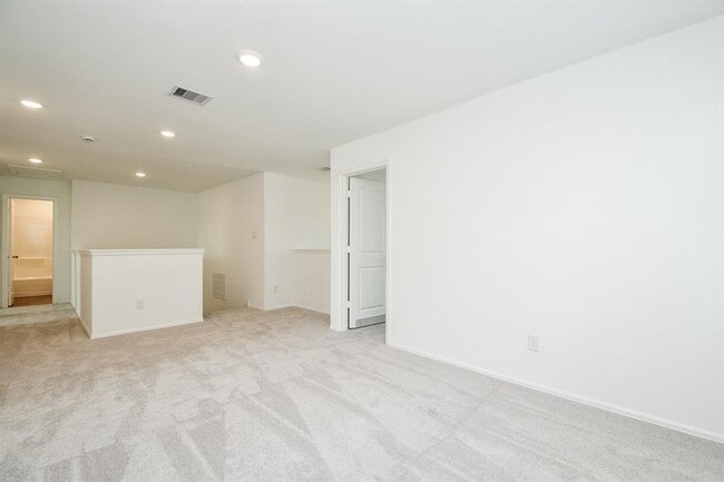 Building Photo - 2932 Tantara Dr