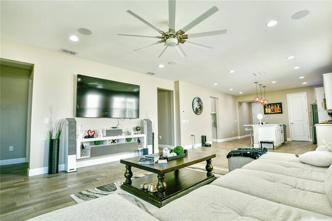 Building Photo - 309 Irving Bend Dr