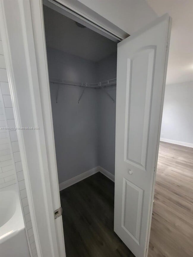 Building Photo - 1809 NW 8th Pl