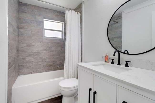 Building Photo - 3864 Coconut Cir S