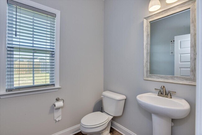 Building Photo - 627 Garland Trl