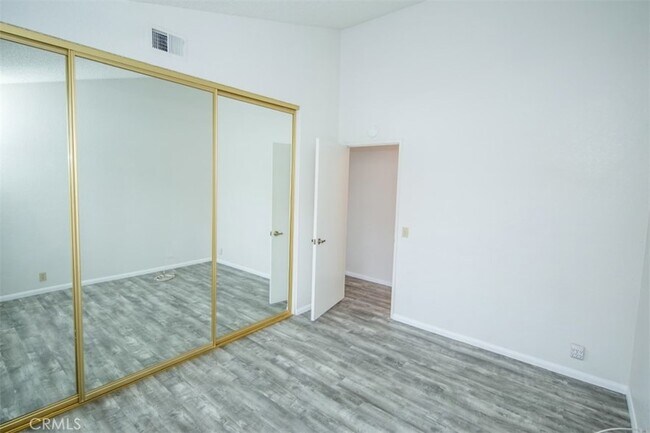 Building Photo - 29 Blue Oak