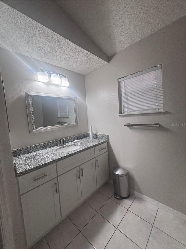 Building Photo - Poinciana Home