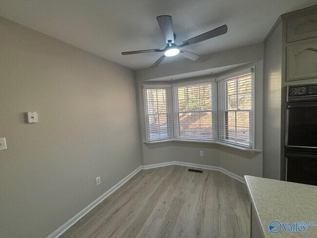 Building Photo - 1305 Hiwan Trail SE