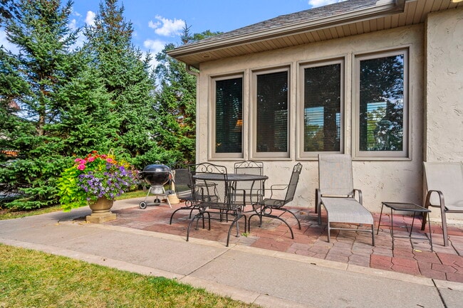 Building Photo - 1580 E Shore Dr