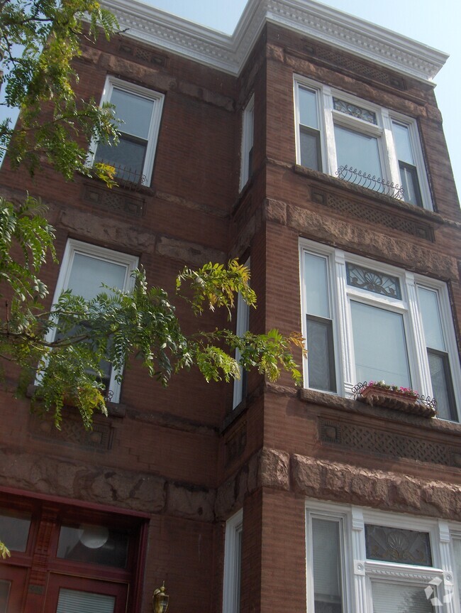 Building Photo - 1808 W Armitage Ave