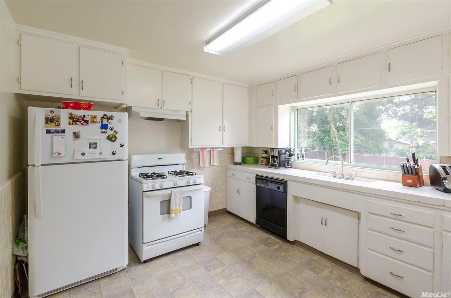 kitchen - 7120 Palm Ave