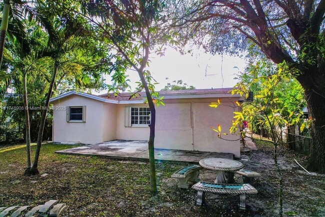 Building Photo - 1507 N 58th Ave