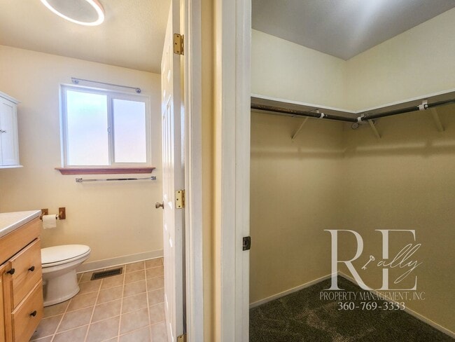 Building Photo - Spacious 4-Bedroom Rambler with Fenced Yar...