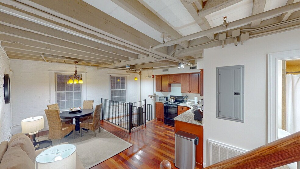 Primary Photo - 206 S Market St