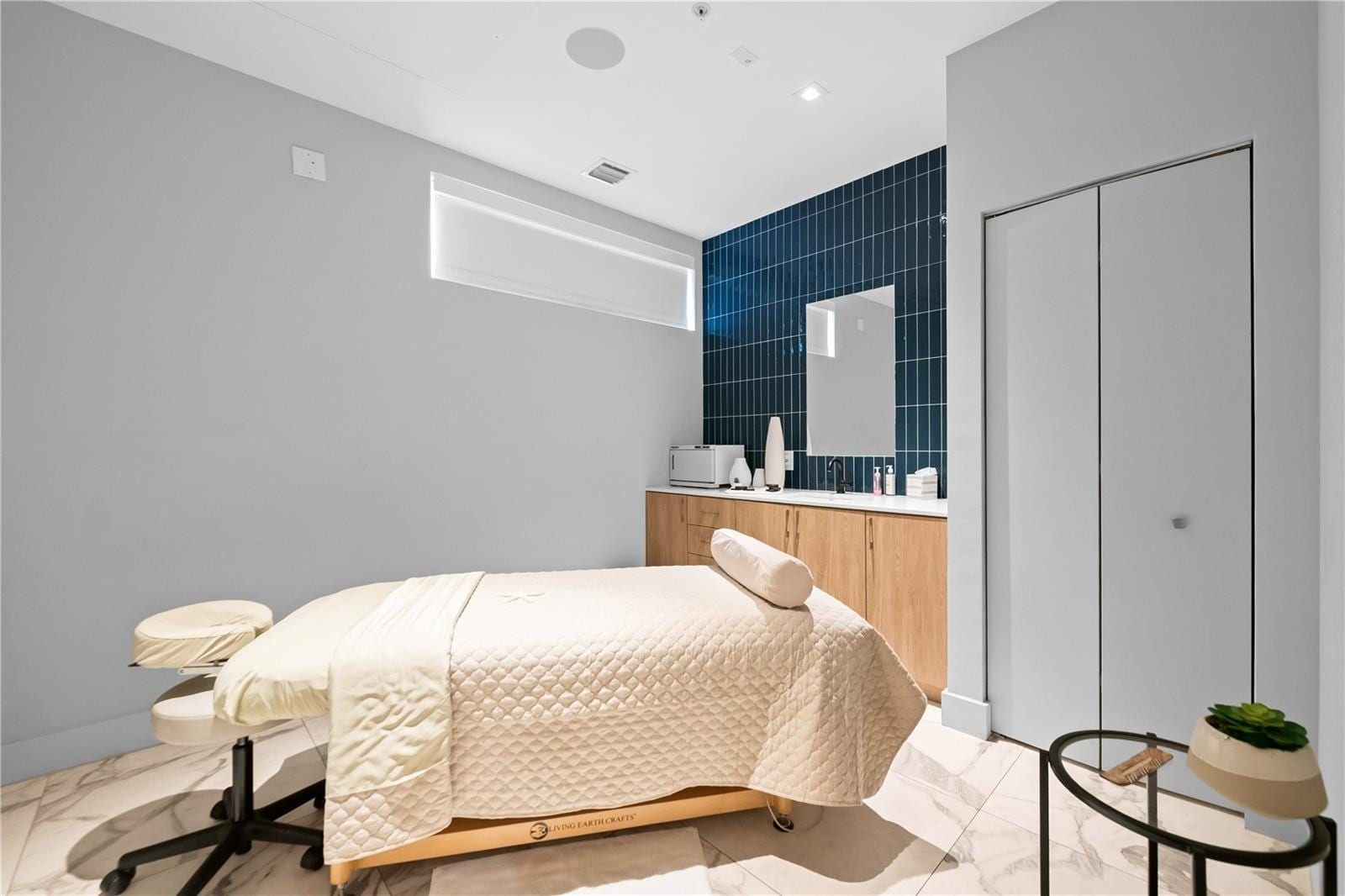 Building Photo - 90 SW 3rd St